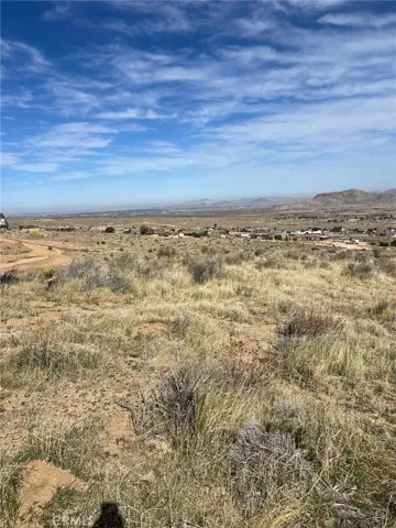 23 Outpost Road, Apple Valley, California 92308