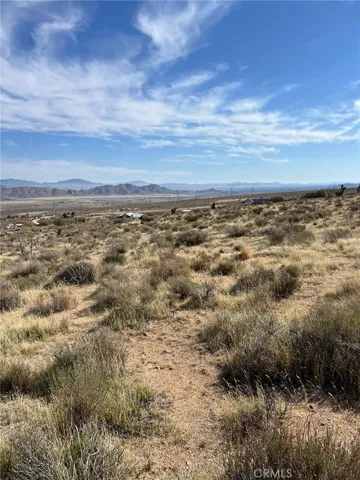 23 Outpost Road, Apple Valley, California 92308