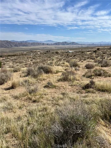 23 Outpost Road, Apple Valley, California 92308