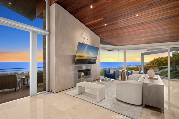 Welcome to 365 days of sunsets at 856 Diamond