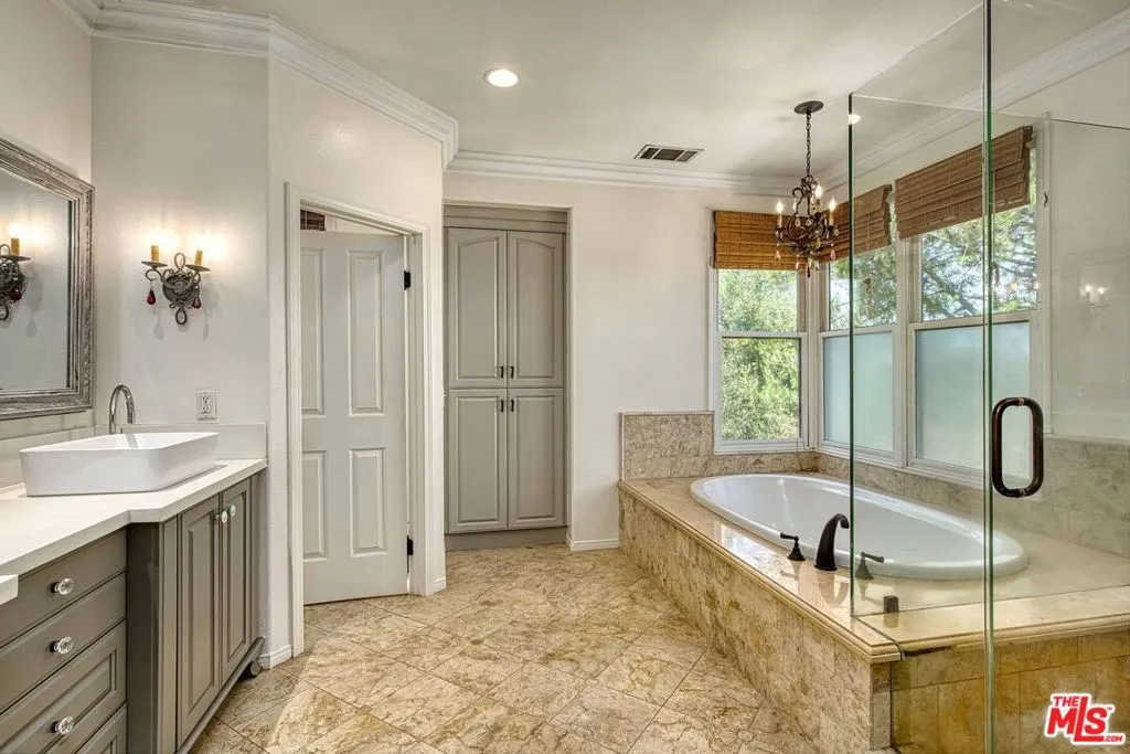 3458 Malaga Court, Calabasas, California 91302 home-pic-13