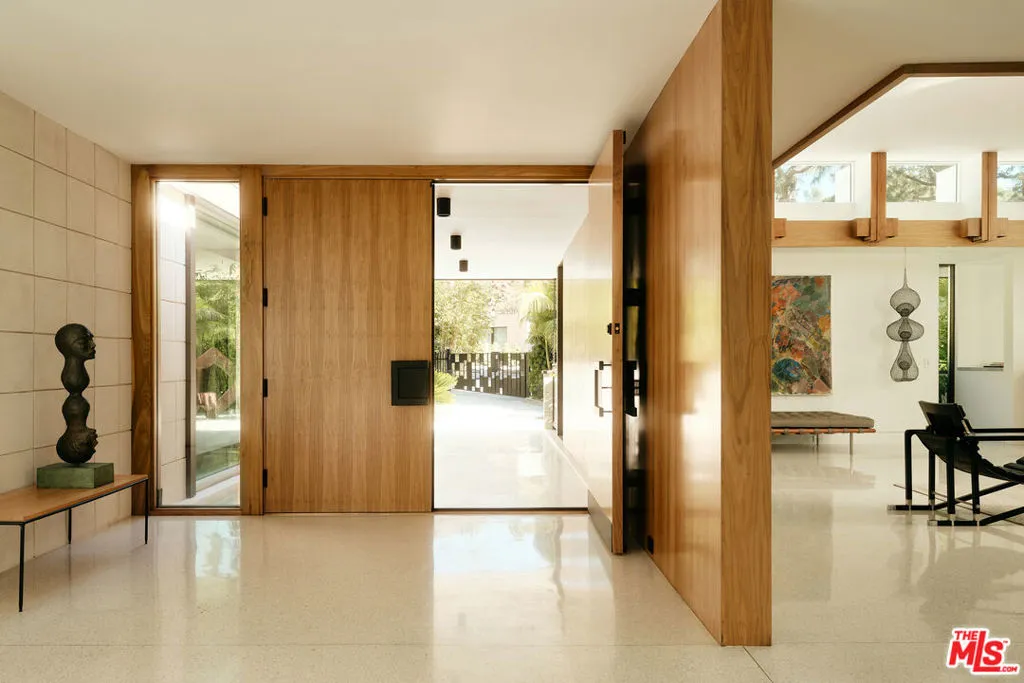 1061 Loma Vista Drive, Beverly Hills, California 90210 home-pic-2