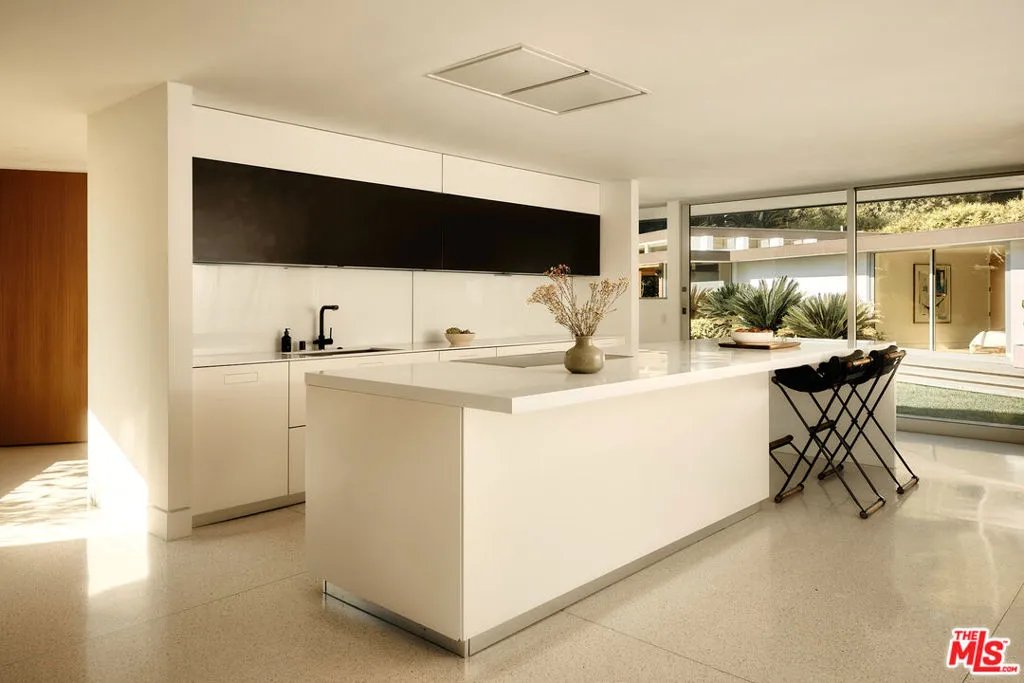 1061 Loma Vista Drive, Beverly Hills, California 90210 home-pic-6