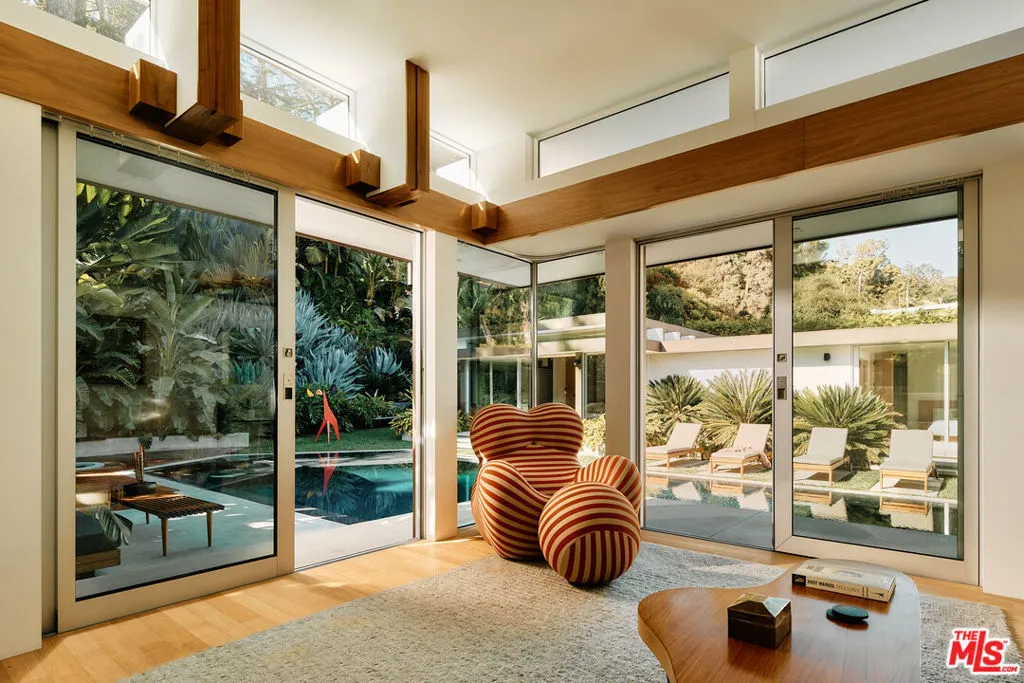 1061 Loma Vista Drive, Beverly Hills, California 90210 home-pic-18