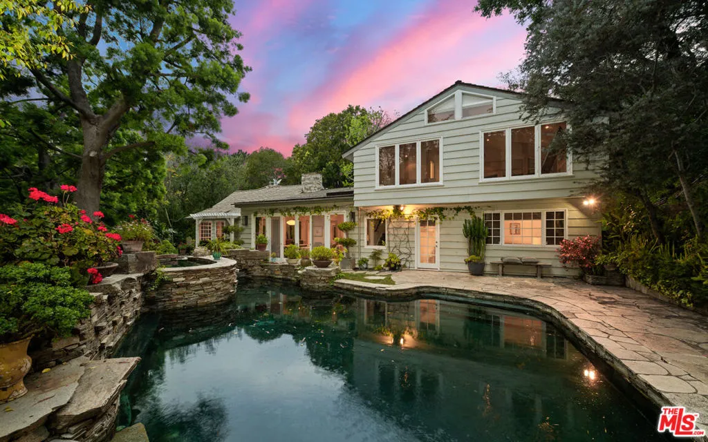 2576 Benedict Canyon Drive, Beverly Hills, California 90210 home-pic-0