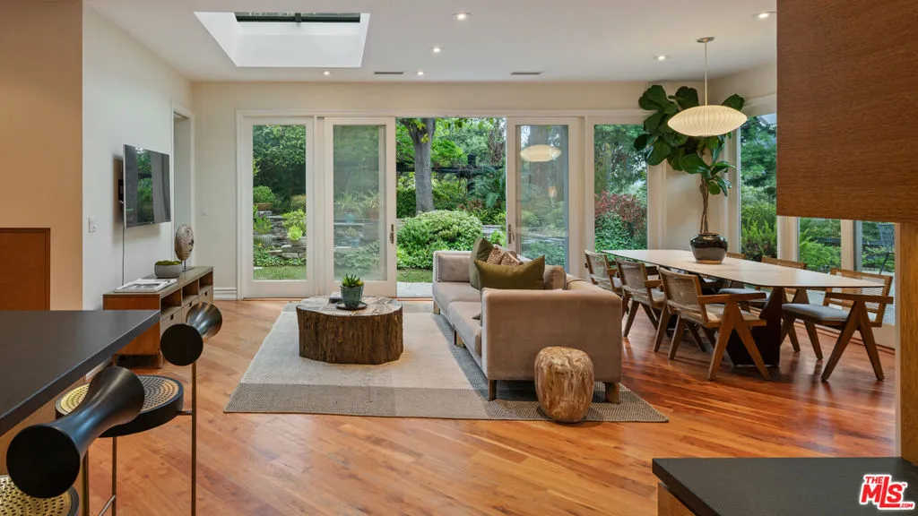 2576 Benedict Canyon Drive, Beverly Hills, California 90210 home-pic-6
