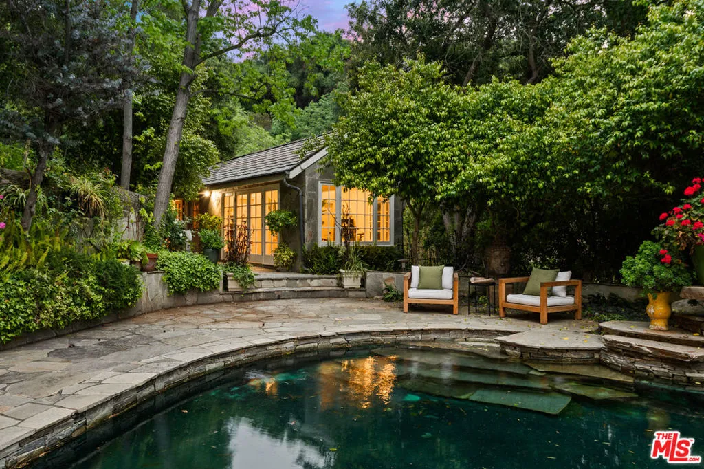 2576 Benedict Canyon Drive, Beverly Hills, California 90210 home-pic-17