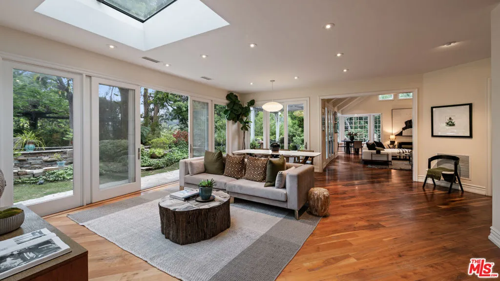 2576 Benedict Canyon Drive, Beverly Hills, California 90210 home-pic-5