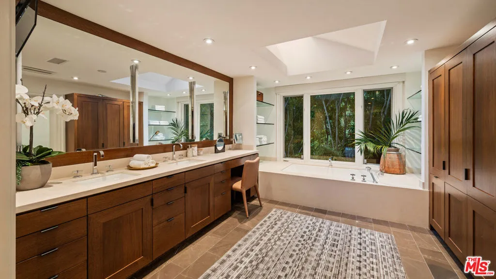 2576 Benedict Canyon Drive, Beverly Hills, California 90210 home-pic-11
