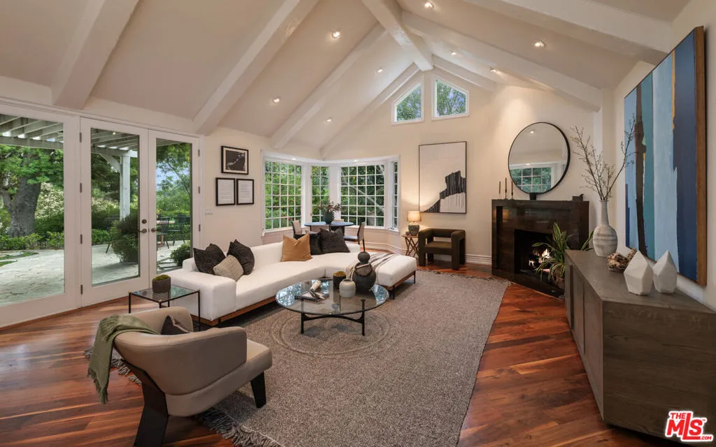 2576 Benedict Canyon Drive, Beverly Hills, California 90210 home-pic-3