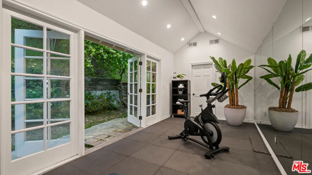 2576 Benedict Canyon Drive, Beverly Hills, California 90210 home-pic-19