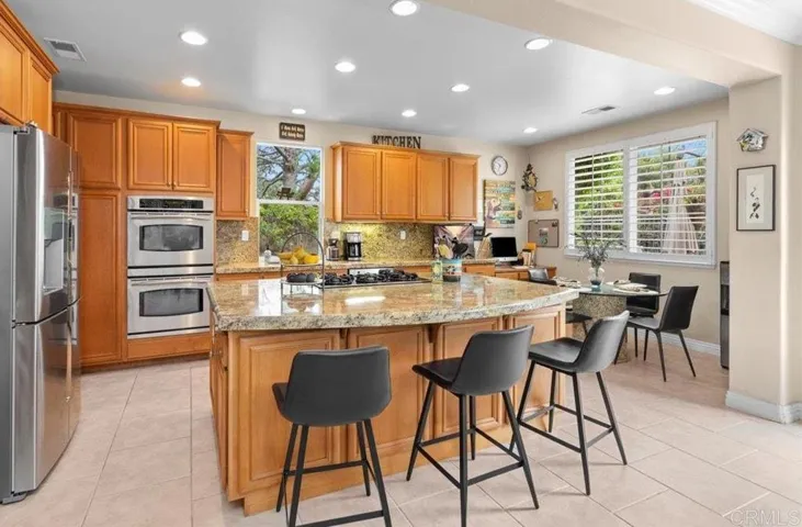 Kitchen & Dining
