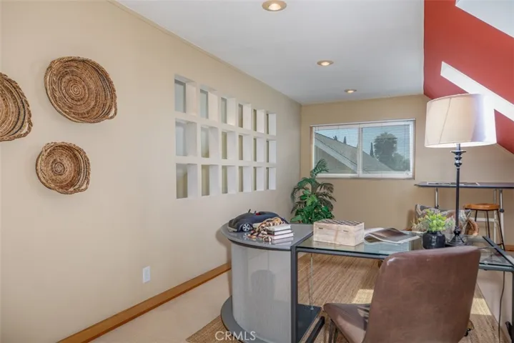 Loft flex space use for office/crafting/bedroom