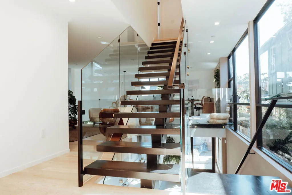 115 Park Place, Venice, California 90291 home-pic-18