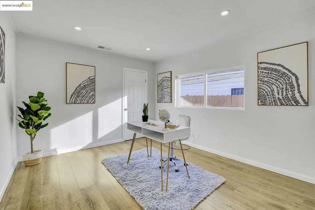215 Isleton Ave, Oakland, California 94603 home-pic-29