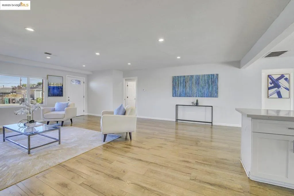 215 Isleton Ave, Oakland, California 94603 home-pic-5
