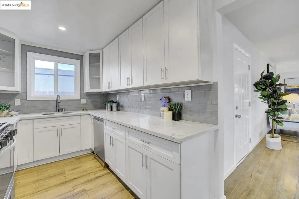 215 Isleton Ave, Oakland, California 94603 home-pic-19