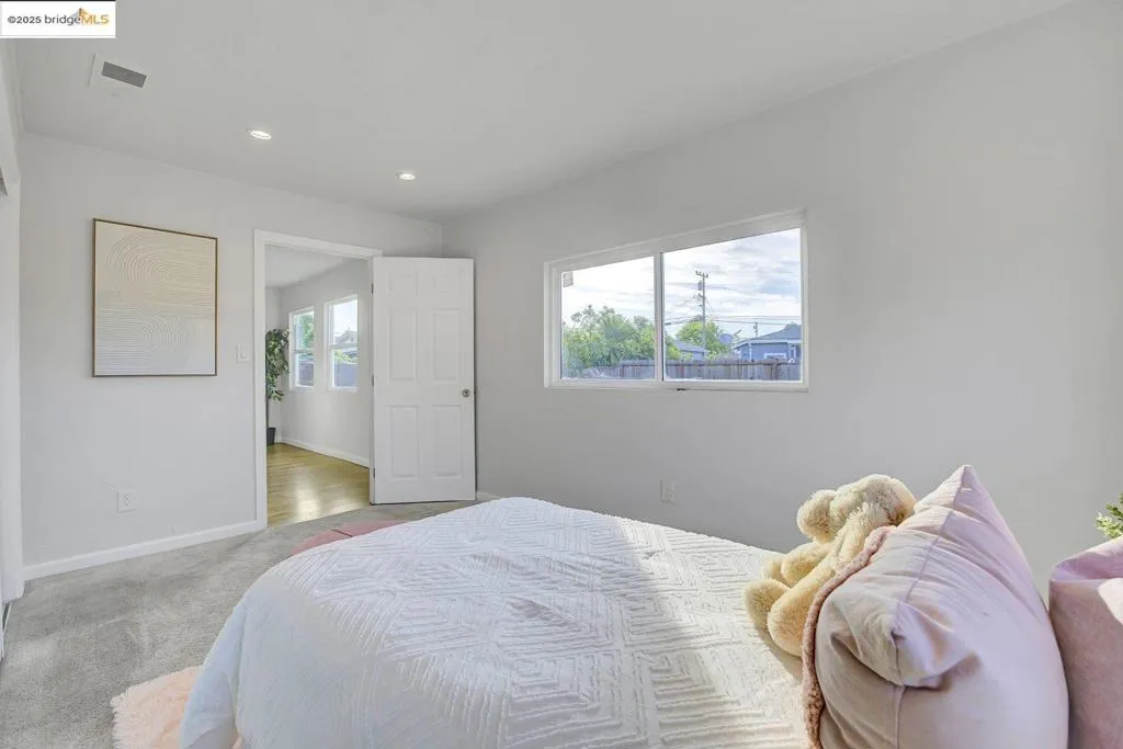 215 Isleton Ave, Oakland, California 94603 home-pic-21