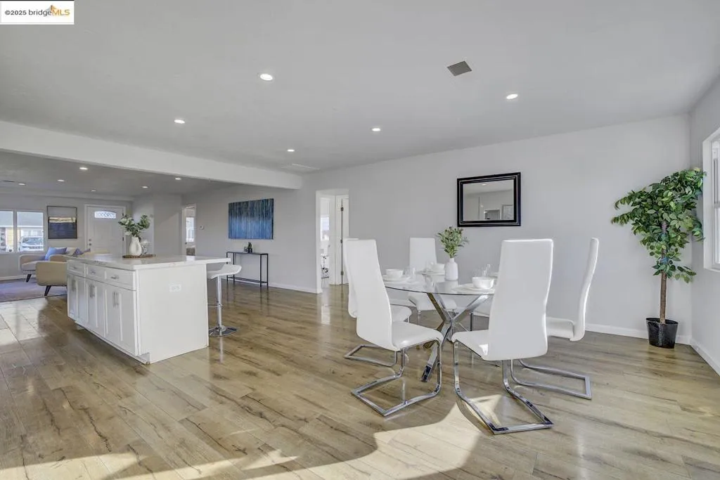 215 Isleton Ave, Oakland, California 94603 home-pic-15