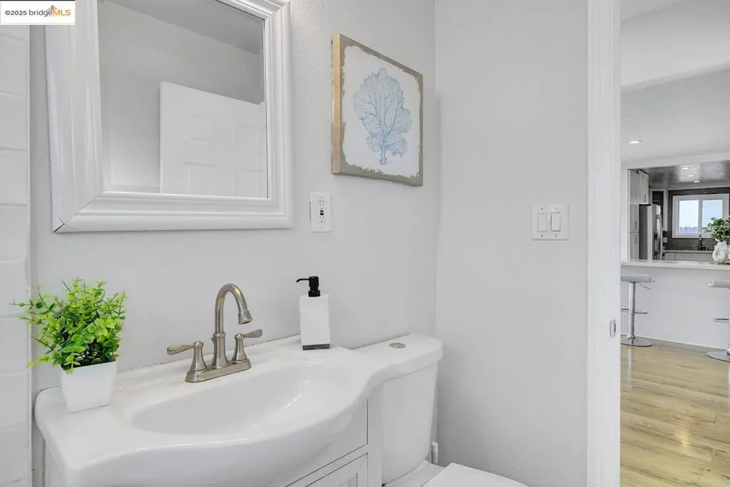 215 Isleton Ave, Oakland, California 94603 home-pic-36