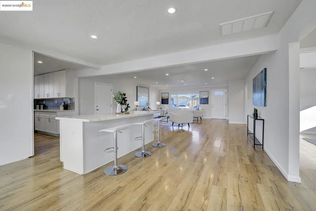 215 Isleton Ave, Oakland, California 94603 home-pic-12