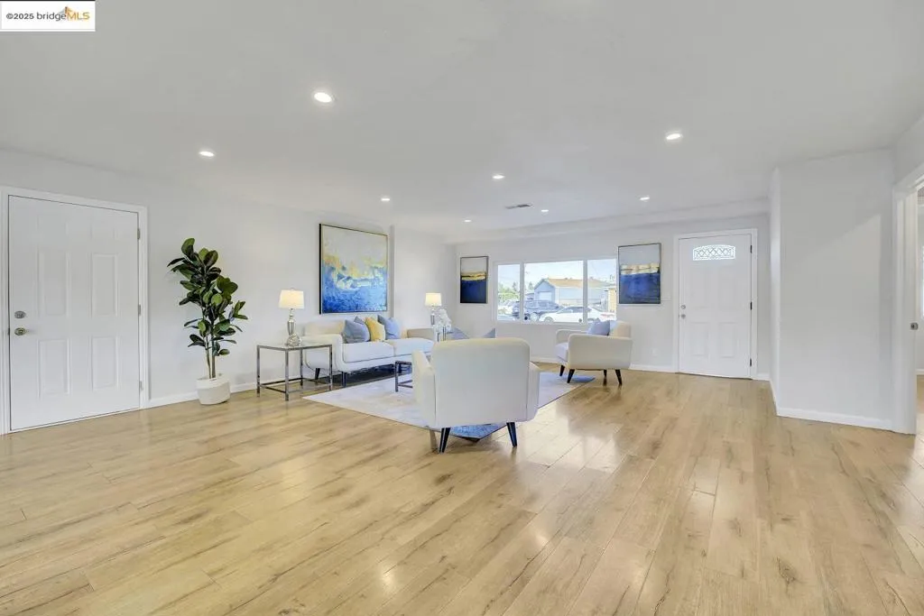 215 Isleton Ave, Oakland, California 94603 home-pic-23