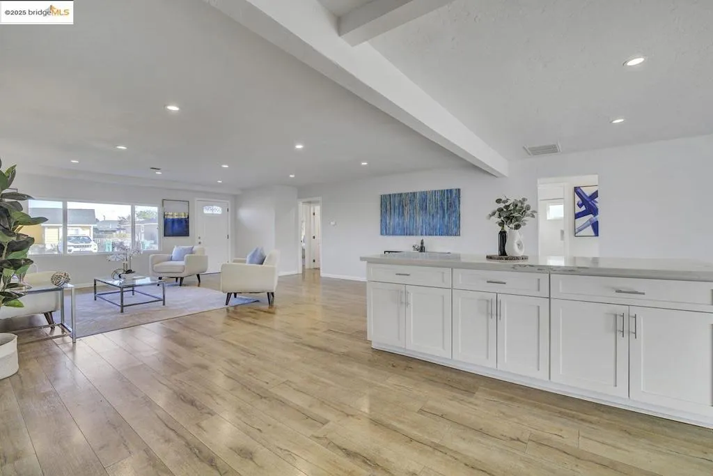 215 Isleton Ave, Oakland, California 94603 home-pic-9