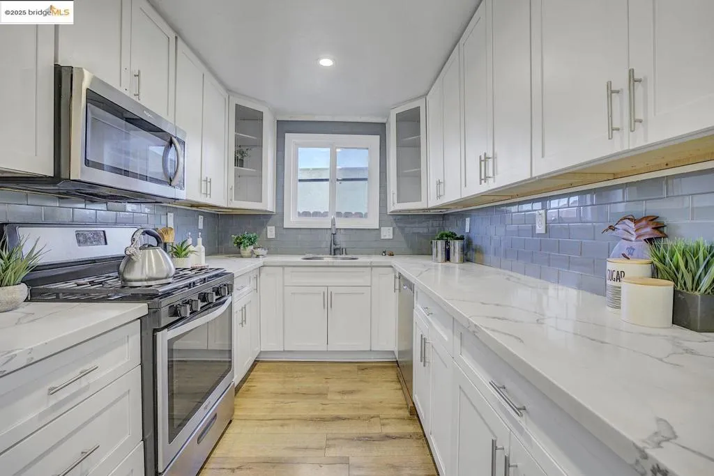 215 Isleton Ave, Oakland, California 94603 home-pic-16