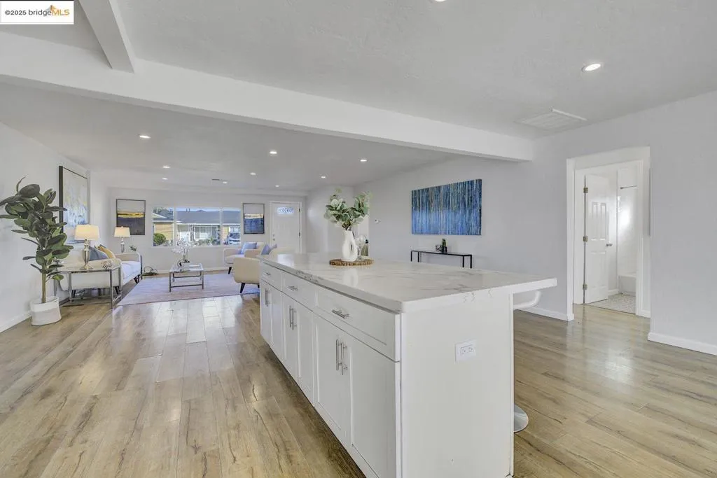 215 Isleton Ave, Oakland, California 94603 home-pic-8