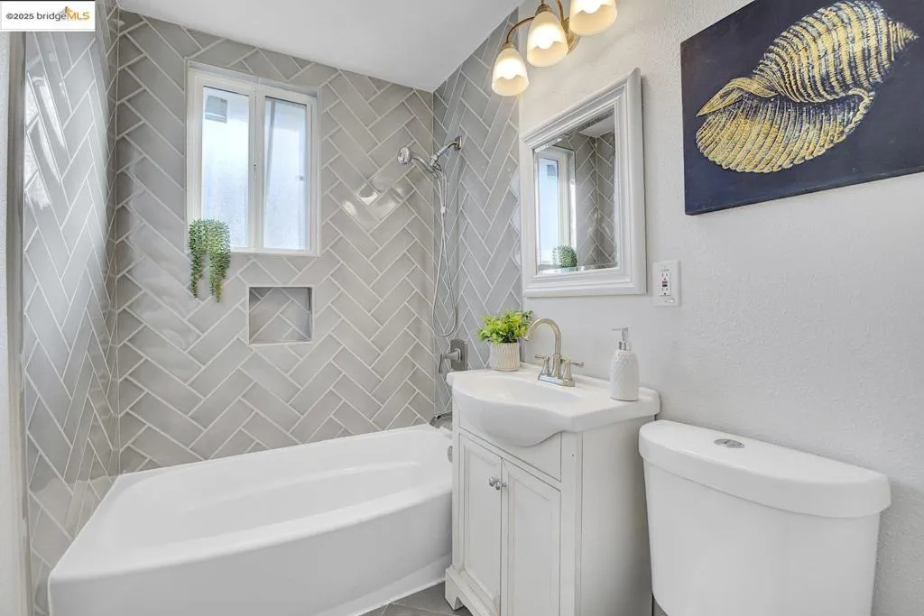 215 Isleton Ave, Oakland, California 94603 home-pic-28
