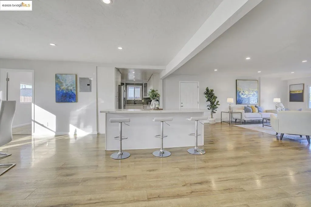 215 Isleton Ave, Oakland, California 94603 home-pic-13