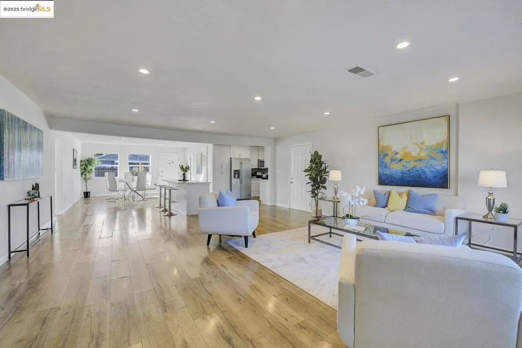 215 Isleton Ave, Oakland, California 94603 home-pic-3