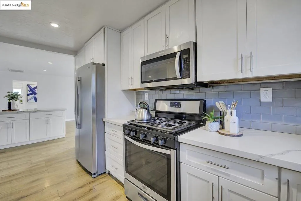 215 Isleton Ave, Oakland, California 94603 home-pic-18
