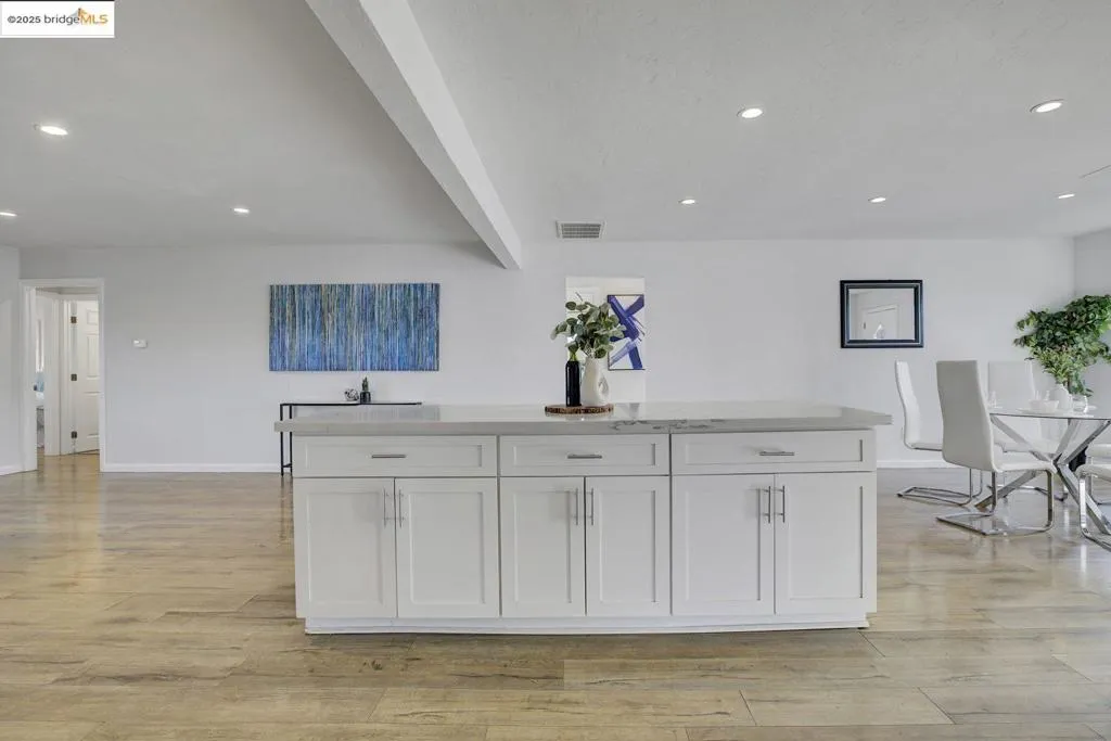 215 Isleton Ave, Oakland, California 94603 home-pic-10