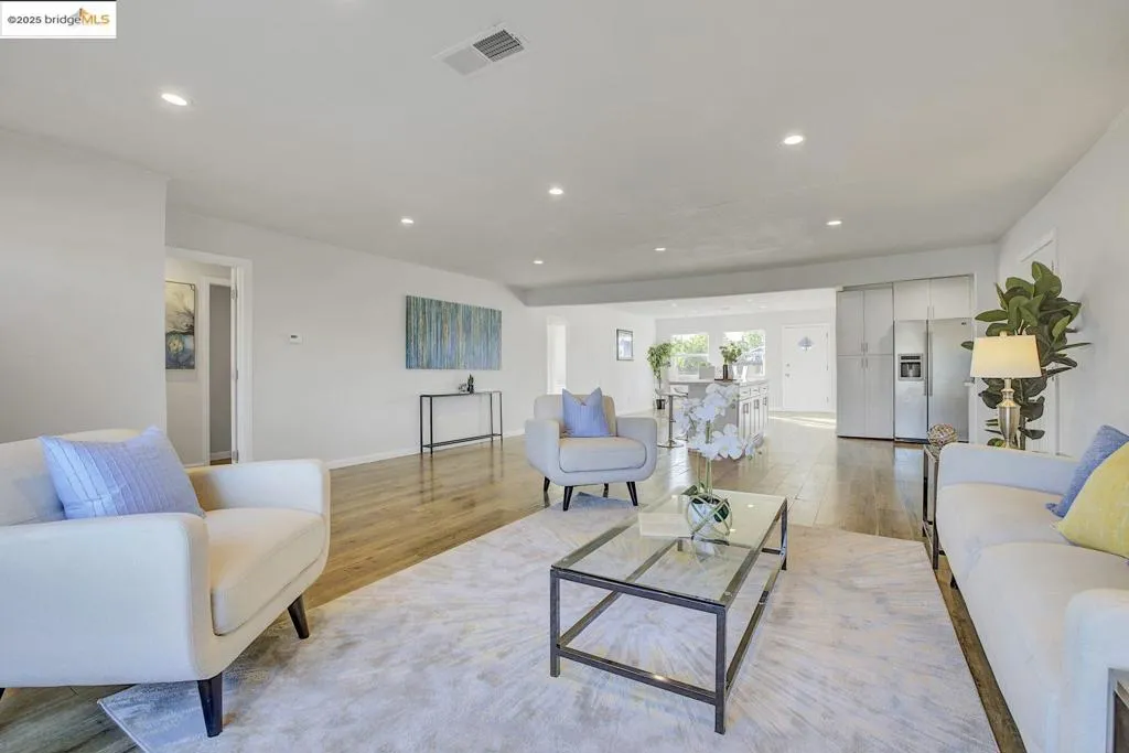 215 Isleton Ave, Oakland, California 94603 home-pic-6