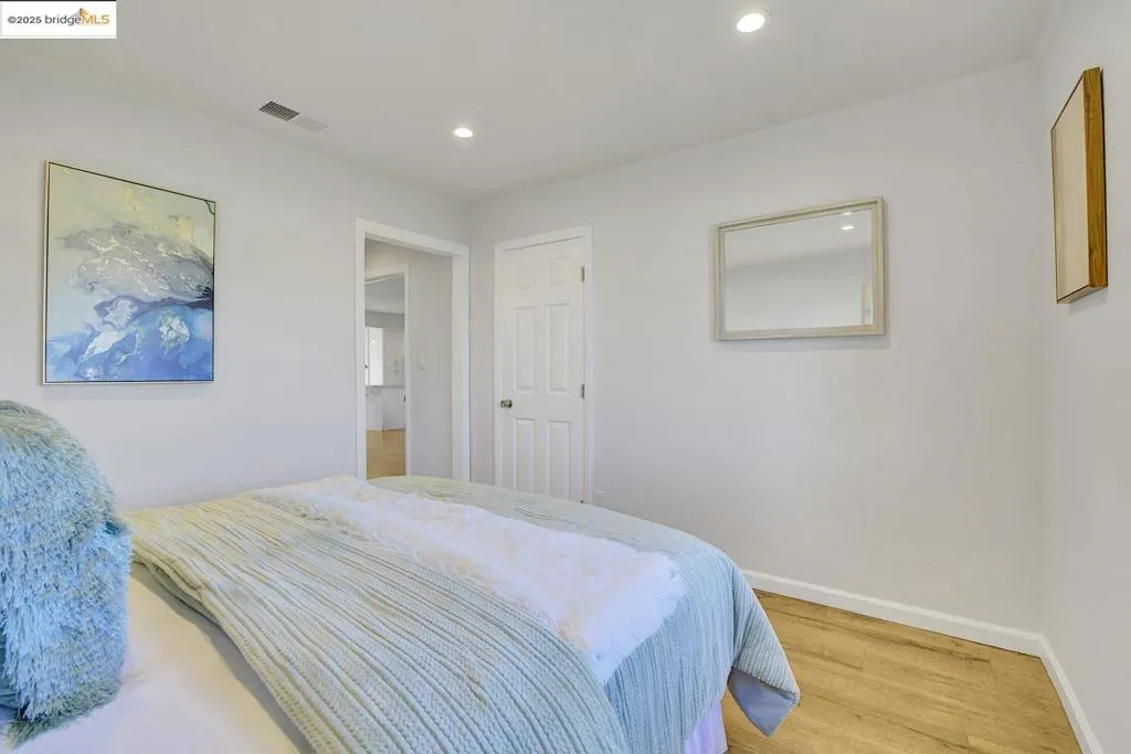 215 Isleton Ave, Oakland, California 94603 home-pic-27