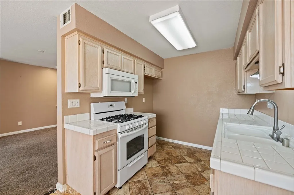 43413 30th Street W 3, Lancaster, California 93536 home-pic-15