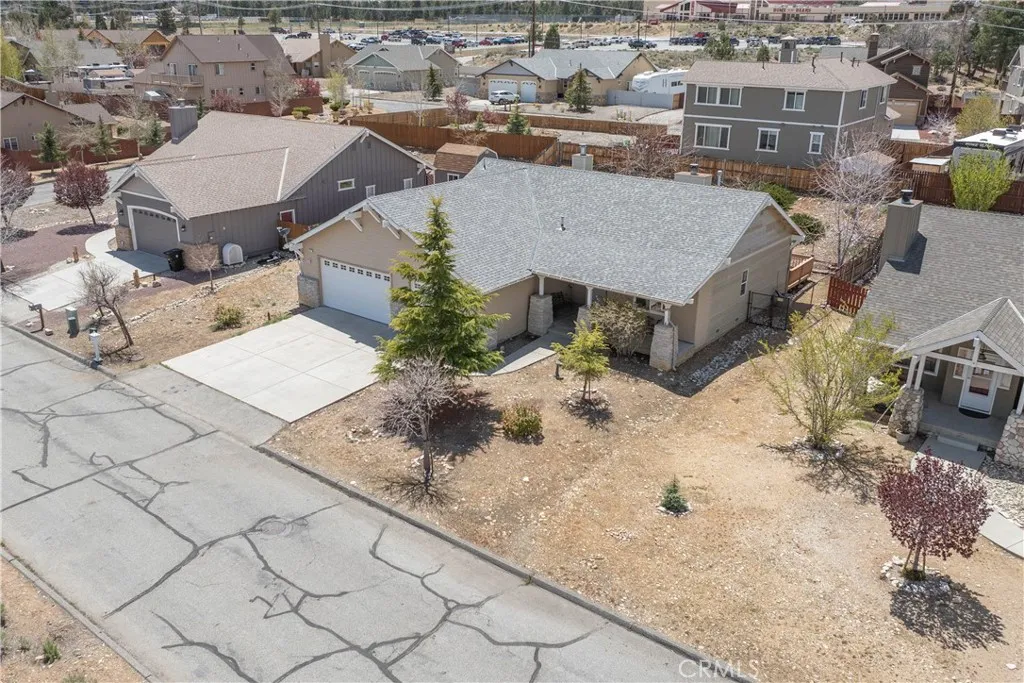 337 Pine Lane, Big Bear City, California 92314 home-pic-3