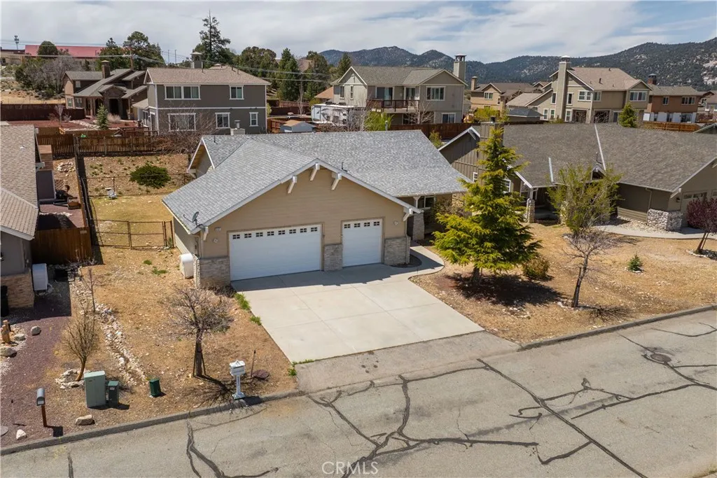 337 Pine Lane, Big Bear City, California 92314 home-pic-2