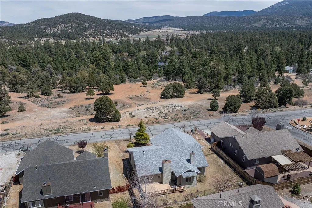 337 Pine Lane, Big Bear City, California 92314 home-pic-4
