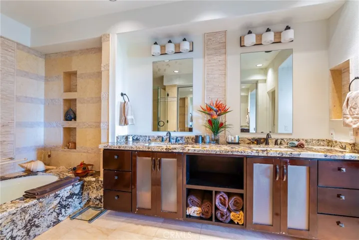 35 Northampton Court 118, Newport Beach, California 92660