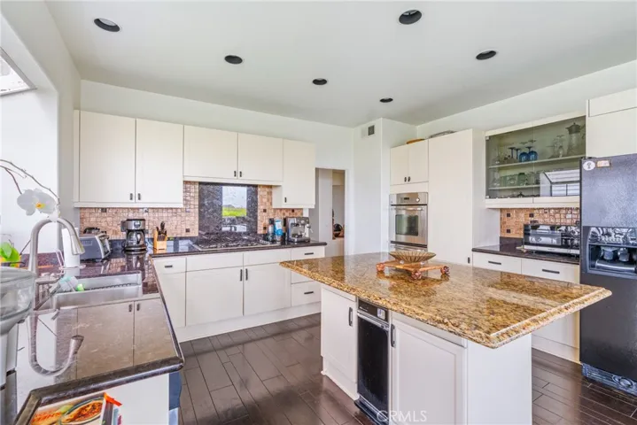 35 Northampton Court 118, Newport Beach, California 92660