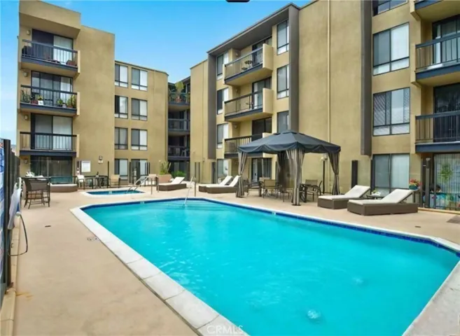 7320 Hawthorn Avenue 222, Los Angeles, California 90046