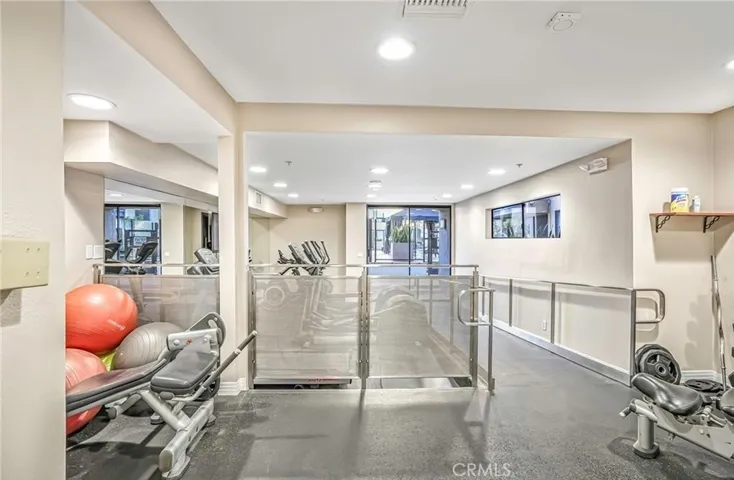 7320 Hawthorn Avenue 222, Los Angeles, California 90046