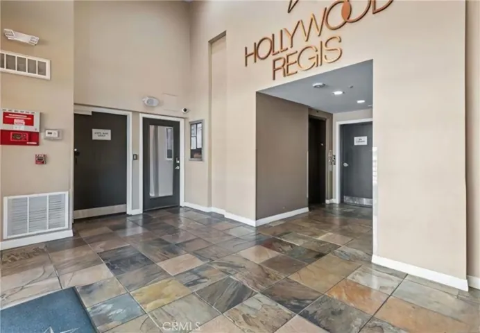 7320 Hawthorn Avenue 222, Los Angeles, California 90046