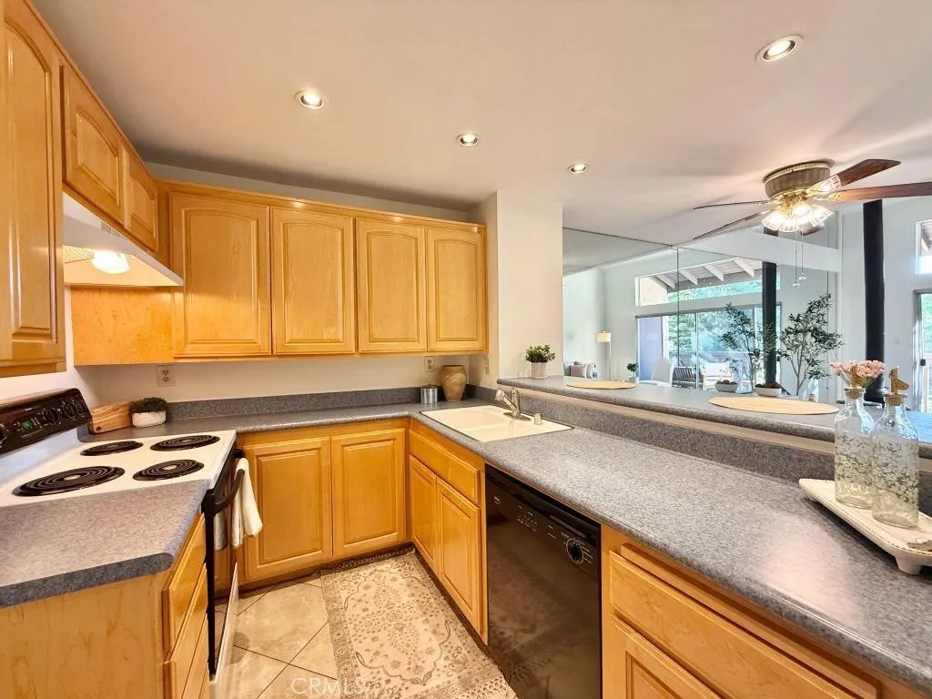 7890 E Spring Street 2f, Long Beach, California 90815 home-pic-8
