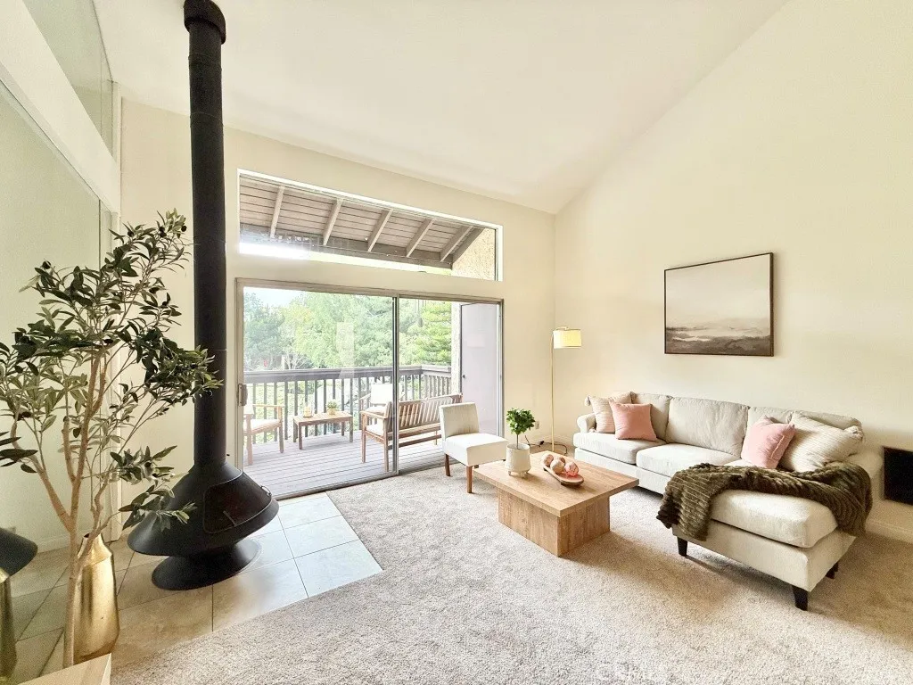 7890 E Spring Street 2f, Long Beach, California 90815 home-pic-0