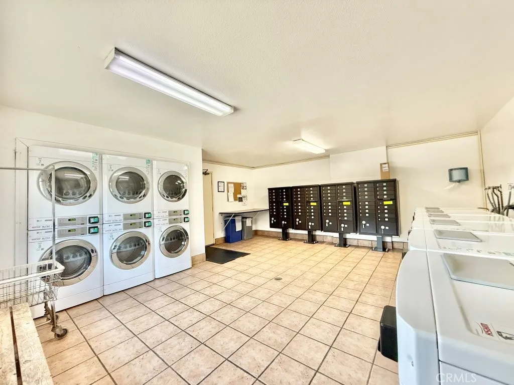 7890 E Spring Street 2f, Long Beach, California 90815 home-pic-39