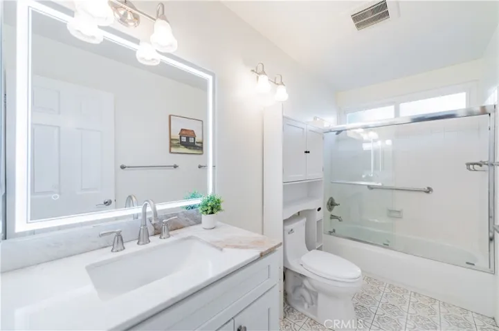 2nd bathroom with shower & tub