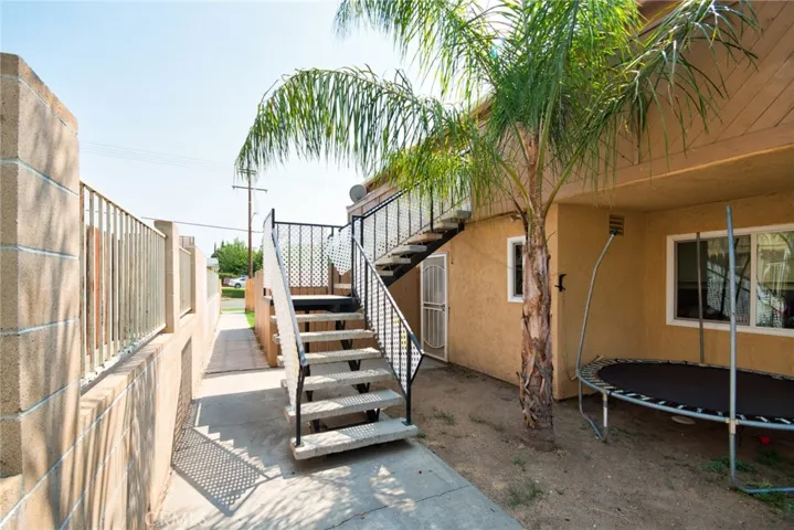 1074 N Willow Avenue, Rialto, California 92376